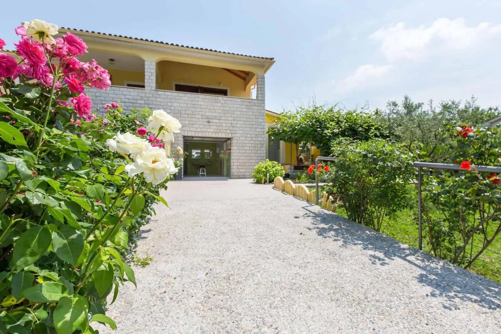 Apartment Romantik For Max 4 People, Kids Friendly With Playground And Pool Labin