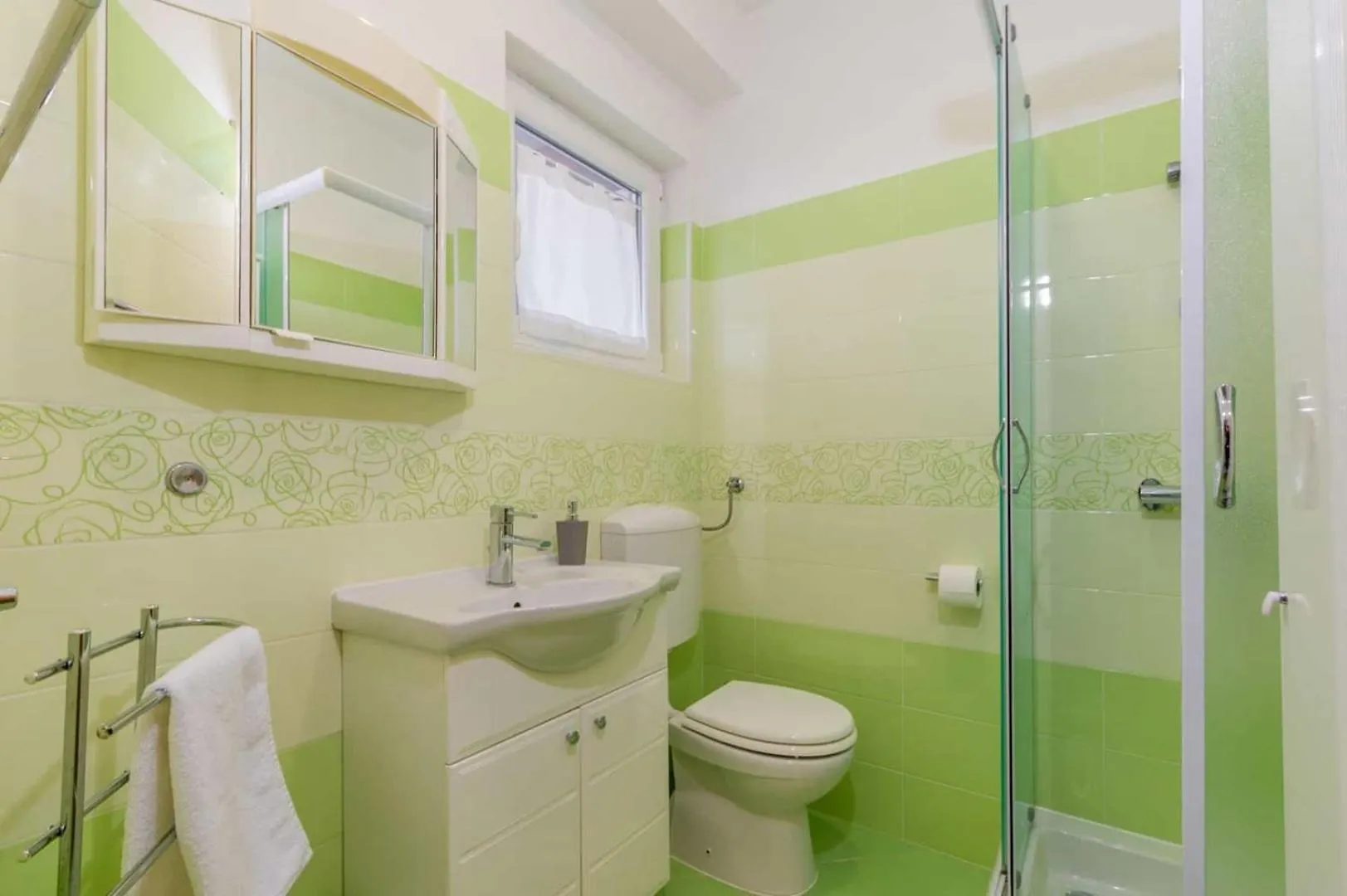 Apartment Romantik For Max 4 People, Kids Friendly With Playground And Pool Labin