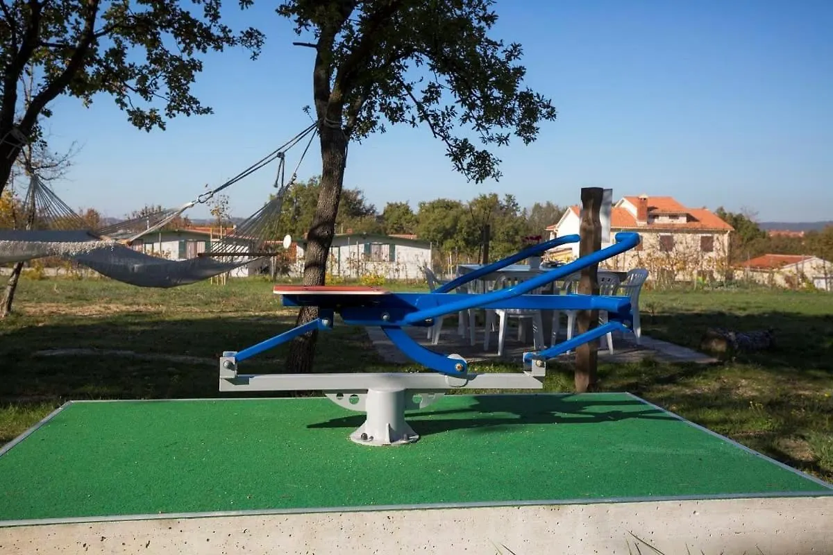 Apartment Romantik For Max 4 People, Kids Friendly With Playground And Pool Labin
